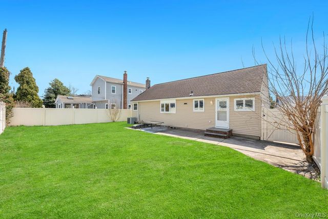 3685 Prairie Path, Bethpage, NY 11714