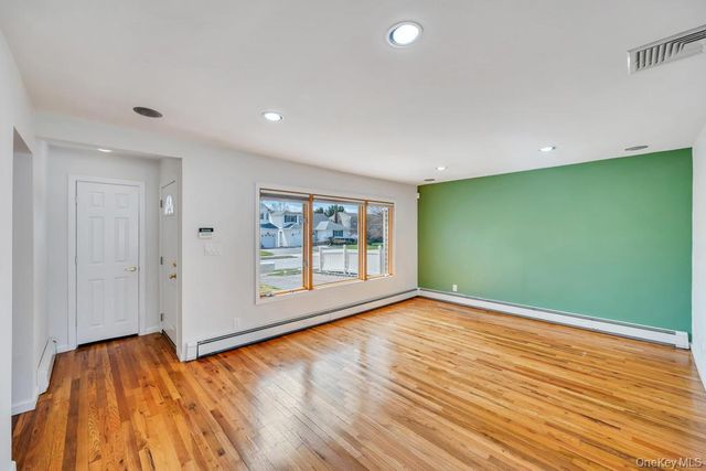 3685 Prairie Path, Bethpage, NY 11714