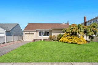 3685 Prairie Path, Bethpage, NY 11714