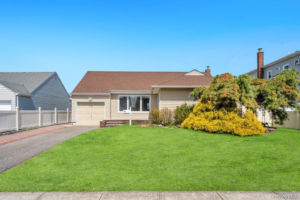 3685 Prairie Path, Bethpage, NY 11714