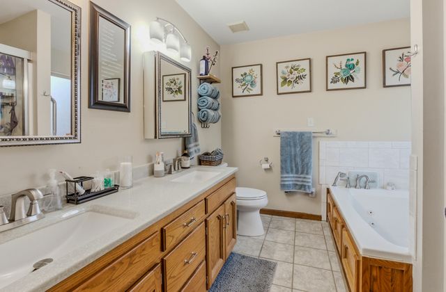 1753 DEL CERRO DR, Jefferson City, MO 65101