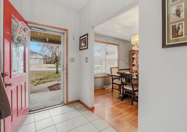 1753 DEL CERRO DR, Jefferson City, MO 65101