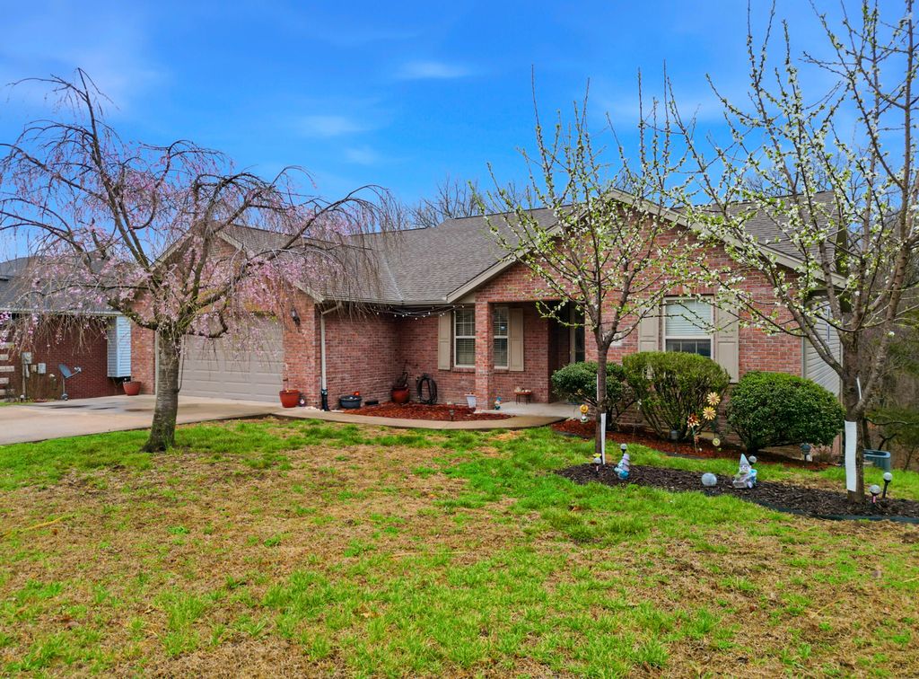 1753 DEL CERRO DR, Jefferson City, MO 65101