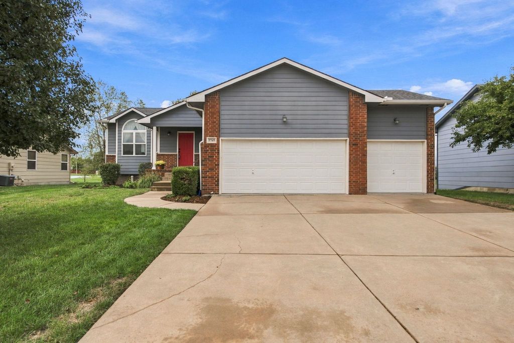 1745 N Black Locust Ct, Andover, KS 67002