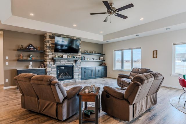 1845 67th Avenue S, Fargo, ND 58104