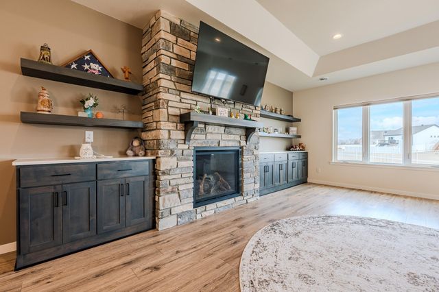 1845 67th Avenue S, Fargo, ND 58104