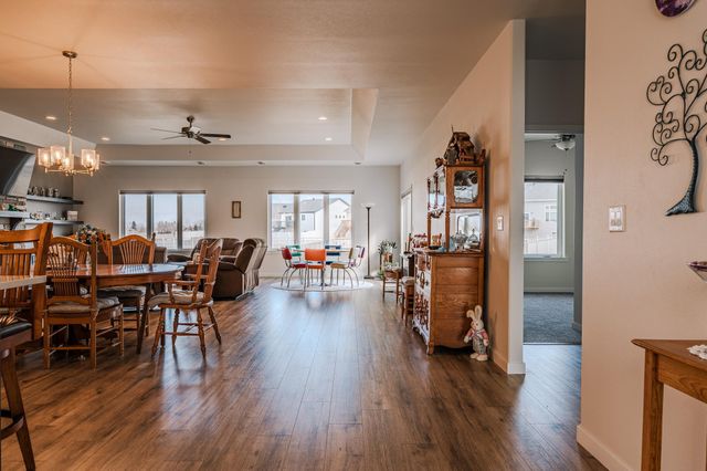 1845 67th Avenue S, Fargo, ND 58104