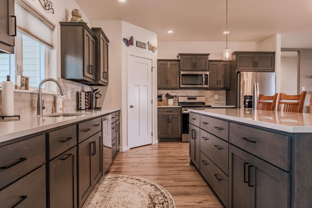 1845 67th Avenue S, Fargo, ND 58104