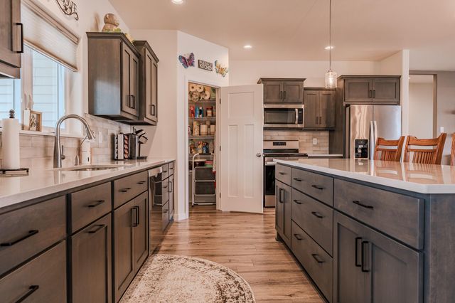 1845 67th Avenue S, Fargo, ND 58104