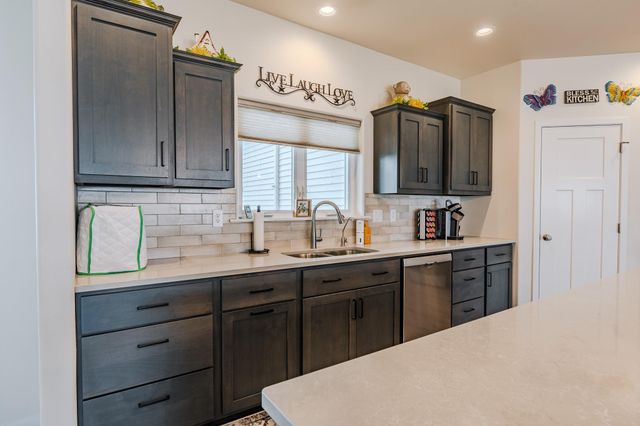 1845 67th Avenue S, Fargo, ND 58104