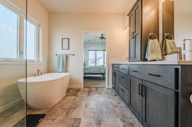 1845 67th Avenue S, Fargo, ND 58104