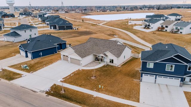 1845 67th Avenue S, Fargo, ND 58104