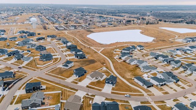 1845 67th Avenue S, Fargo, ND 58104