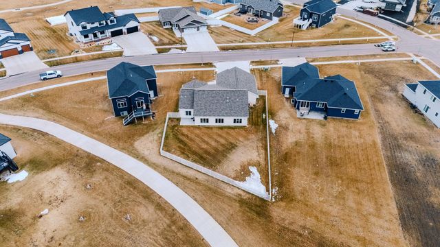 1845 67th Avenue S, Fargo, ND 58104