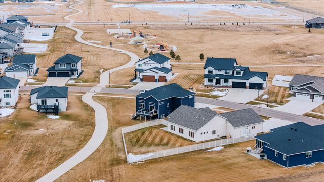 1845 67th Avenue S, Fargo, ND 58104