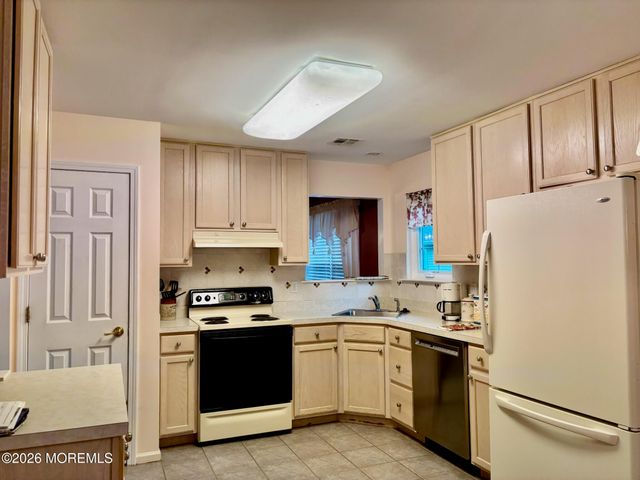 23 Clear Lake Road, Whiting, NJ 08759