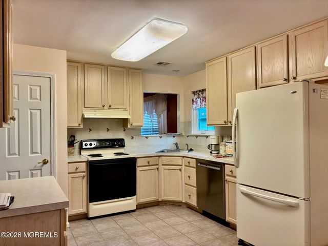 23 Clear Lake Road, Whiting, NJ 08759