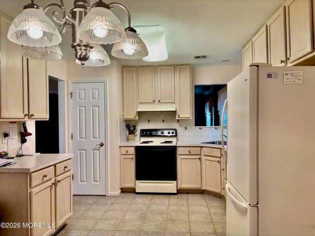 23 Clear Lake Road, Whiting, NJ 08759