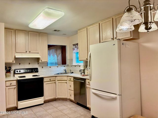 23 Clear Lake Road, Whiting, NJ 08759