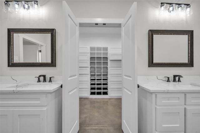 5617 N State Highway 34, Oak Ridge, TX 75142