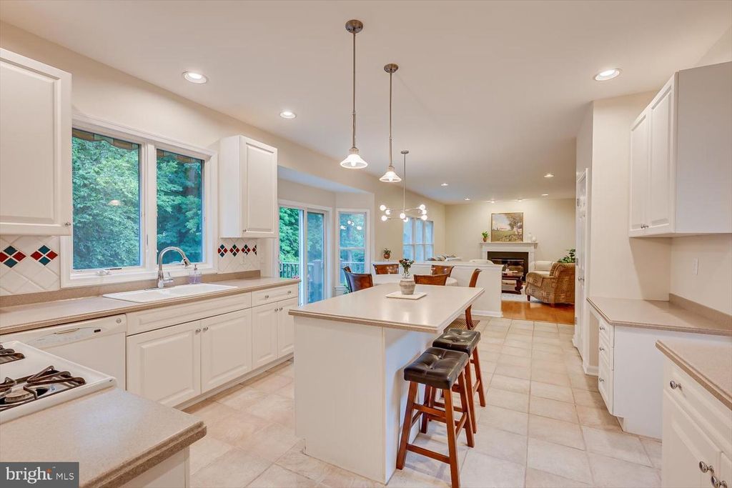 2 JUPITER HILLS CT, SKILLMAN, NJ 08558 — photo 5