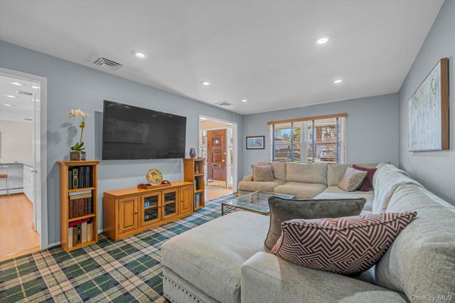 100 Brower Avenue, Woodmere, NY 11598