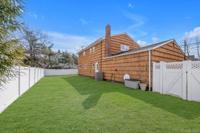 100 Brower Avenue, Woodmere, NY 11598