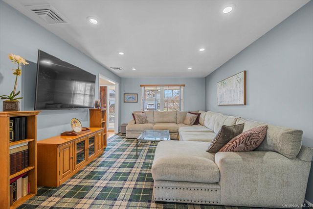 100 Brower Avenue, Woodmere, NY 11598