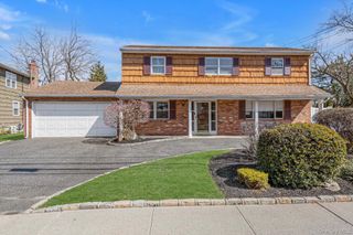 100 Brower Avenue, Woodmere, NY 11598