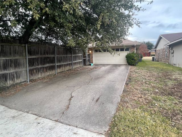 2008 Gardanne Lane, Carrollton, TX 75007