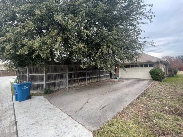 2008 Gardanne Lane, Carrollton, TX 75007