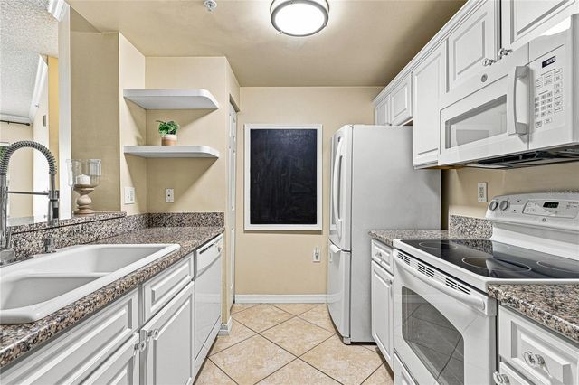 5459 BENTGRASS DRIVE 2-110, Sarasota, FL 34235