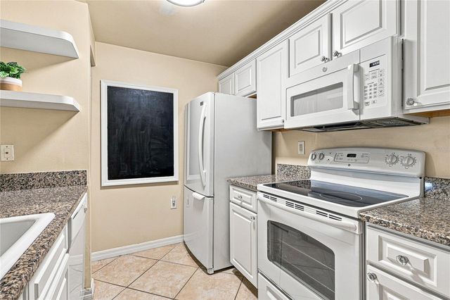 5459 BENTGRASS DRIVE 2-110, Sarasota, FL 34235