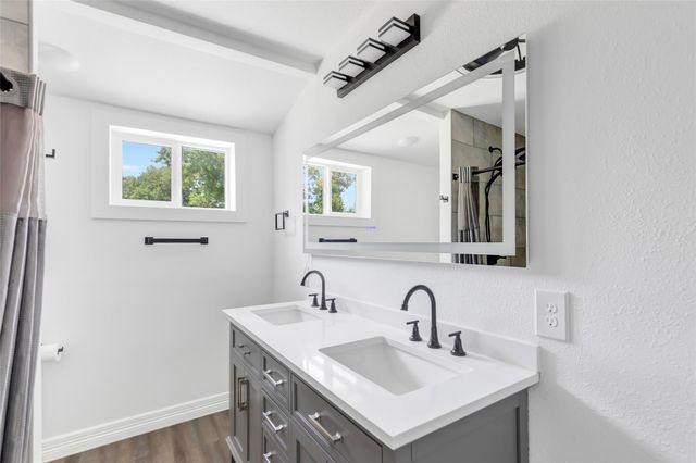 103 W Barrow Street, Dayton, TX 77535