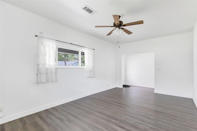 103 W Barrow Street, Dayton, TX 77535