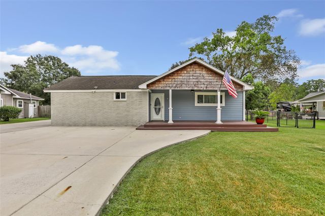 103 W Barrow Street, Dayton, TX 77535