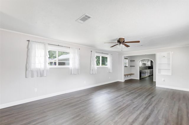 103 W Barrow Street, Dayton, TX 77535