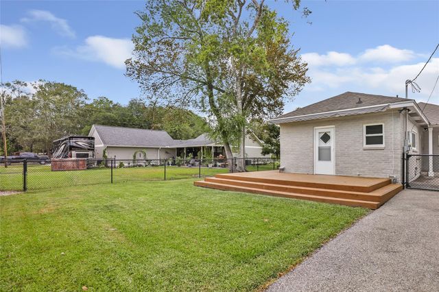 103 W Barrow Street, Dayton, TX 77535