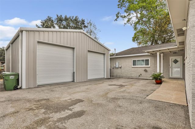 103 W Barrow Street, Dayton, TX 77535