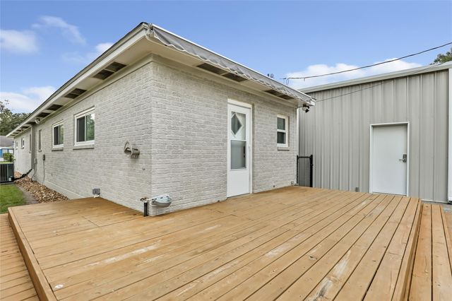 103 W Barrow Street, Dayton, TX 77535