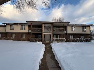 569 Somerset Lane 7, Crystal Lake, IL 60014