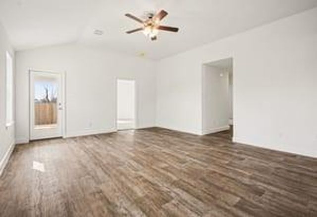 19 Greenbriar Loop, Angleton, TX 77515