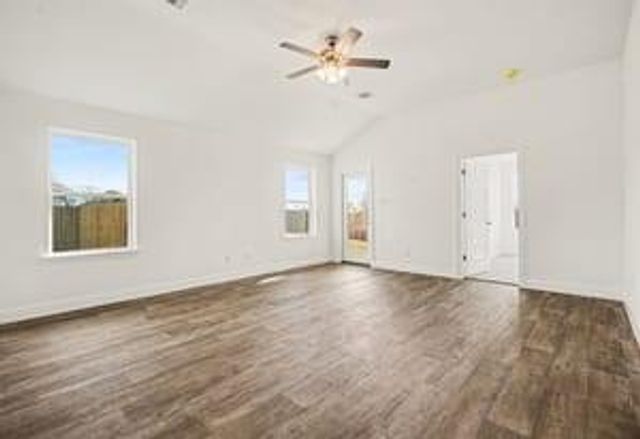 19 Greenbriar Loop, Angleton, TX 77515