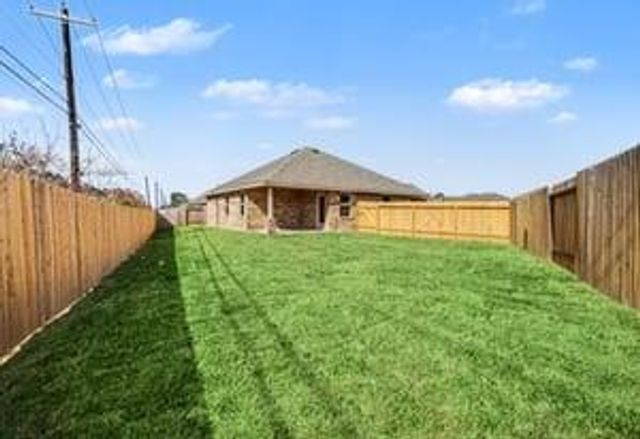 19 Greenbriar Loop, Angleton, TX 77515