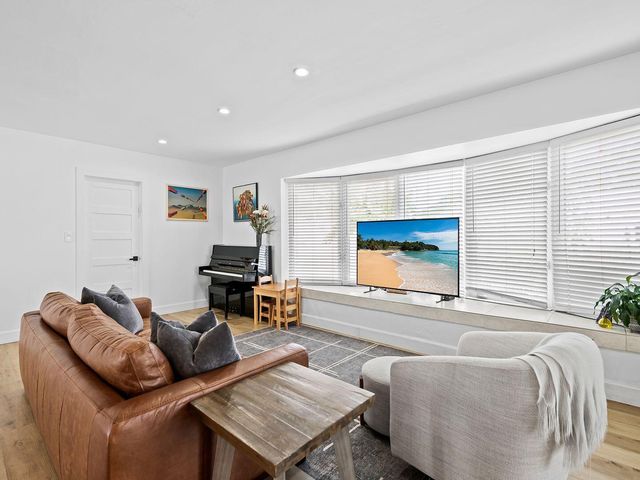 2011 NE 60th Street, Fort Lauderdale, FL 33308