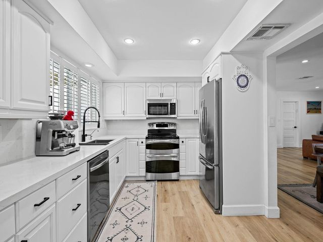 2011 NE 60th Street, Fort Lauderdale, FL 33308