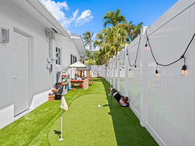 2011 NE 60th Street, Fort Lauderdale, FL 33308