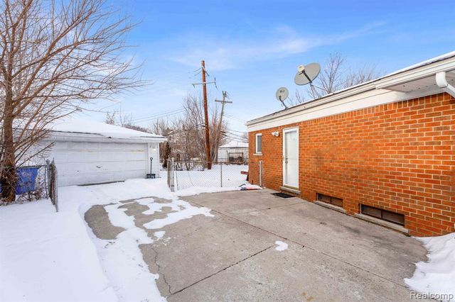 14131 Peck Drive, Warren, MI 48088