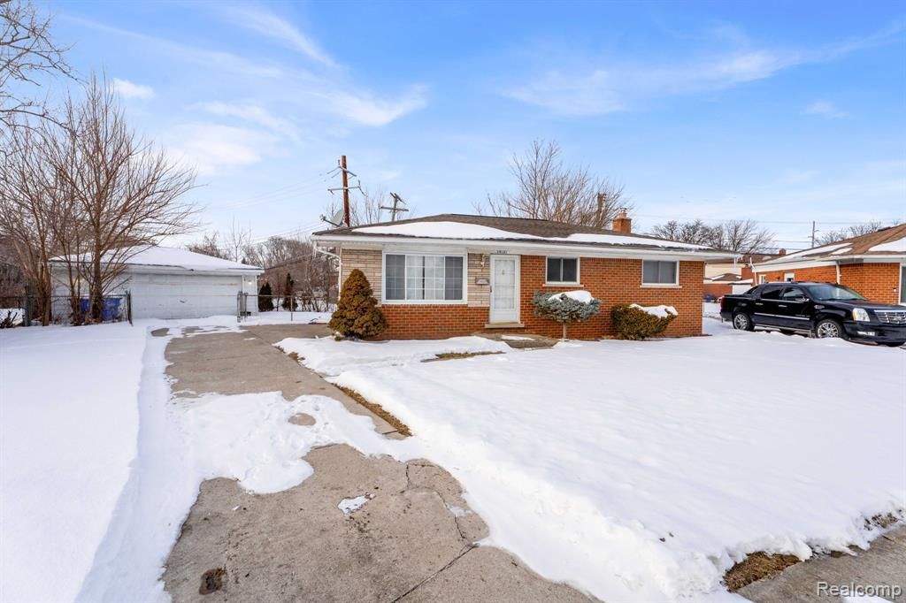 14131 Peck Drive, Warren, MI 48088