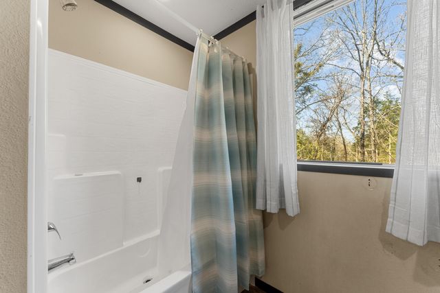 200 Lance Wood Drive, Kissee Mills, MO 65680